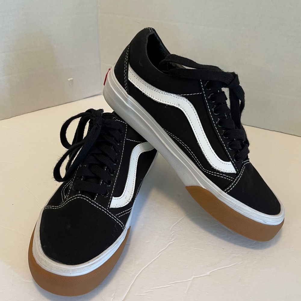 Vans Old Skool Black Sneakers Gum Sole Women's 7